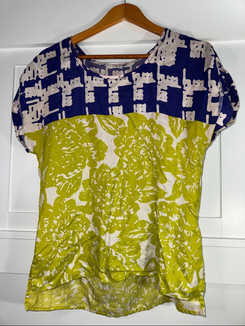 Trina Turk Navy and Lime Short Sleeve Mixed-Print Blouse Sz small 100% silk